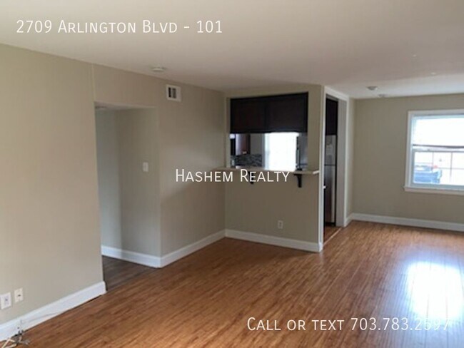 Building Photo - Charming 2 Bedroom 1 Full Bath Condo in Cl...