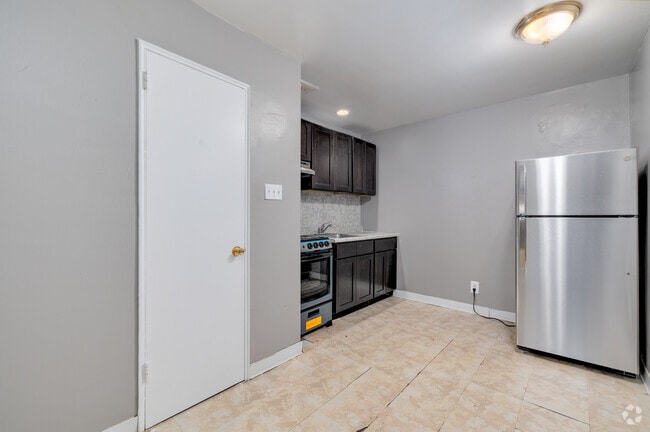 Studio - 650SF - Kitchen - Mayfair Garden Apartments