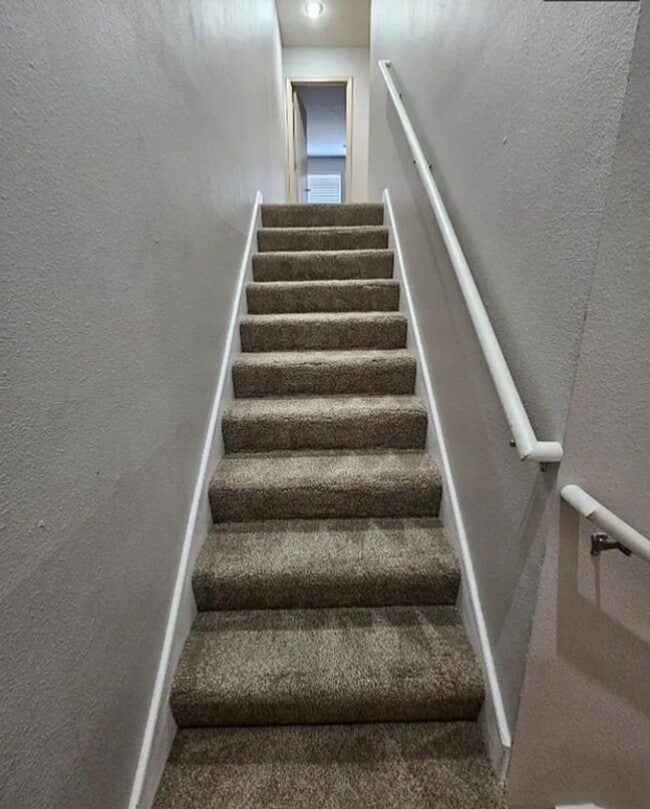 Building Photo - Great Location!!!!