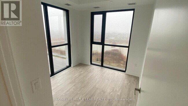 Photo du bâtiment - 720 Whitlock Ave