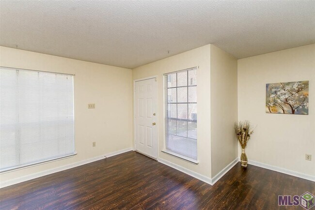 Building Photo - 212 Antrim Dr