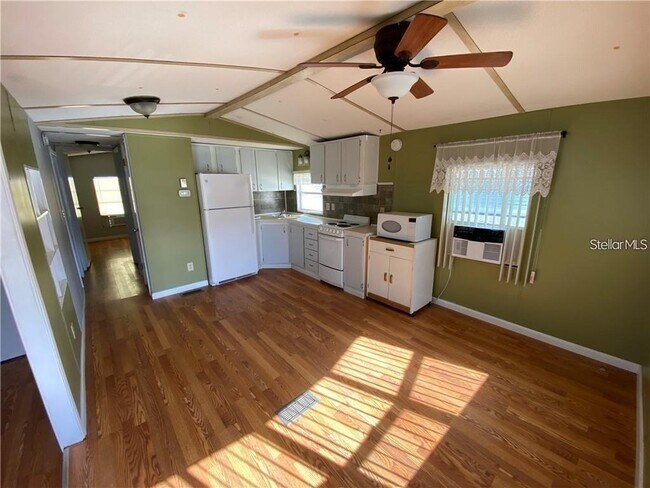 Building Photo - 59 Fairview Dr S