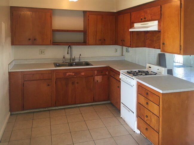 Kitchen - 10412 Park Ave