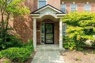 Building Photo - 5603 Hampshire Ln
