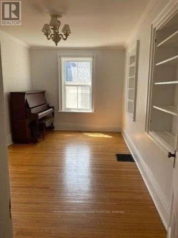 Photo du bâtiment - 378 King St W