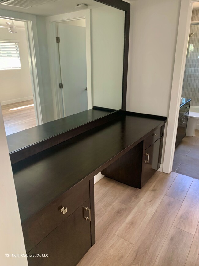 Built-In Desk Area - 324 N Oakhurst Dr