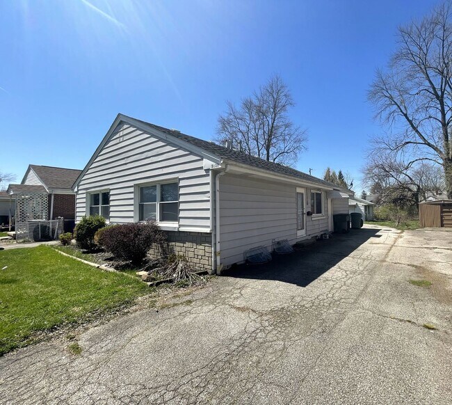 Foto del edificio - 3137 Maize Rd