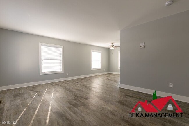 Foto del edificio - 2 br, 1 bath Duplex - 5131 Eagle Lake Dr