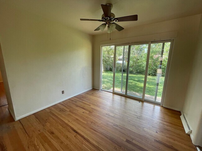 Foto del edificio - 3-Bedroom Standalone Home with Fenced Yard...