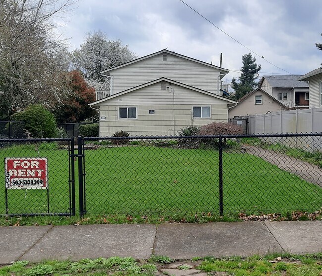 Foto del edificio - 776 Cottage St NE