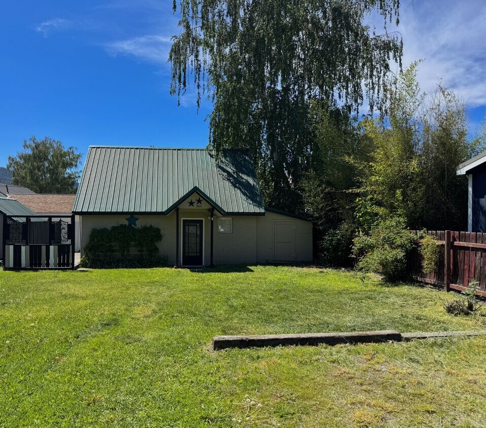 Primary Photo - Charming 1-Bedroom Home – All Utilities In...