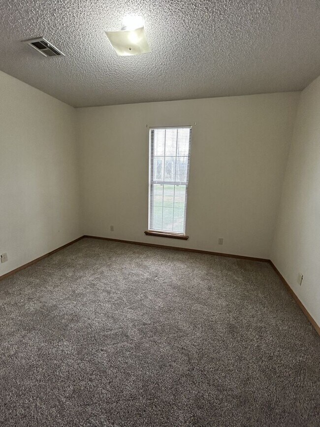 Building Photo - 7097 SE 66th Terrace