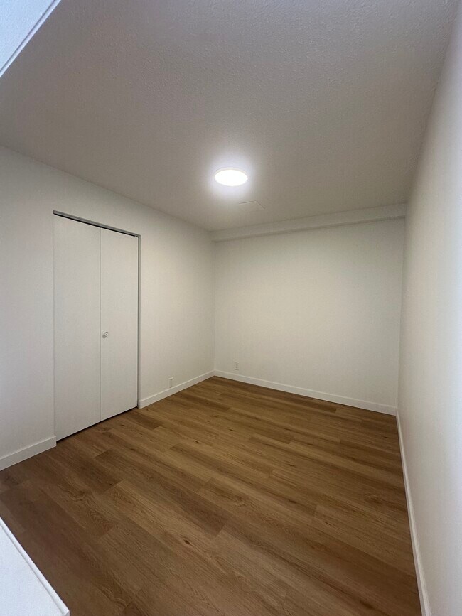 Building Photo - PT 212