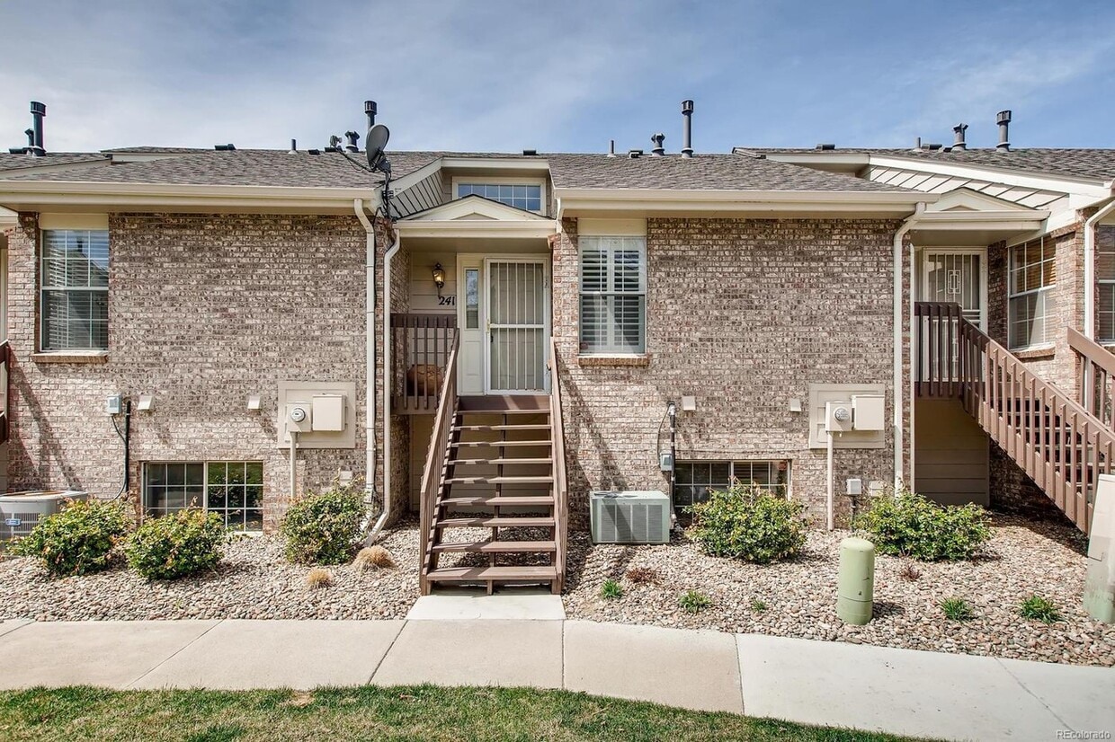 Primary Photo - 1470 S Quebec Way