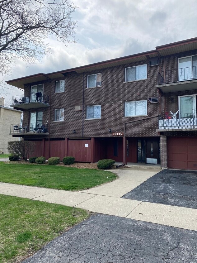 10440 Mason Ave Unit 100, Oak Lawn, IL 60453 Condo for Rent in Oak