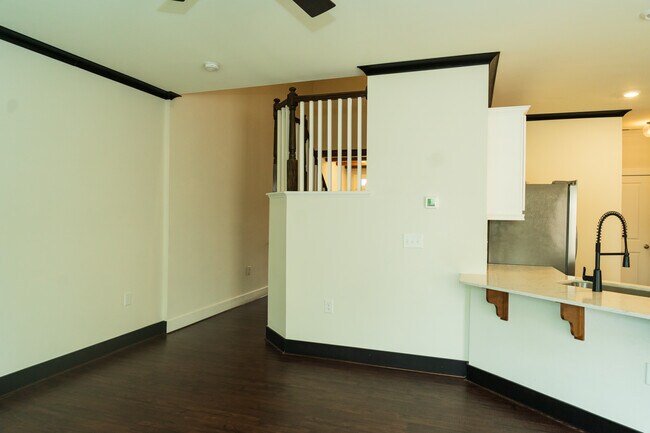 Building Photo - 1013 Epiphany Rd