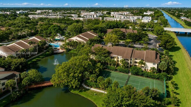 Foto del edificio - 9999 Summerbreeze Dr