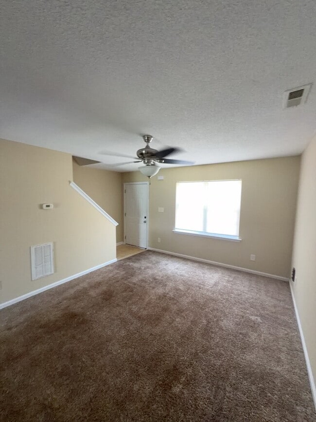 Building Photo - 7001 Grandeur Ave
