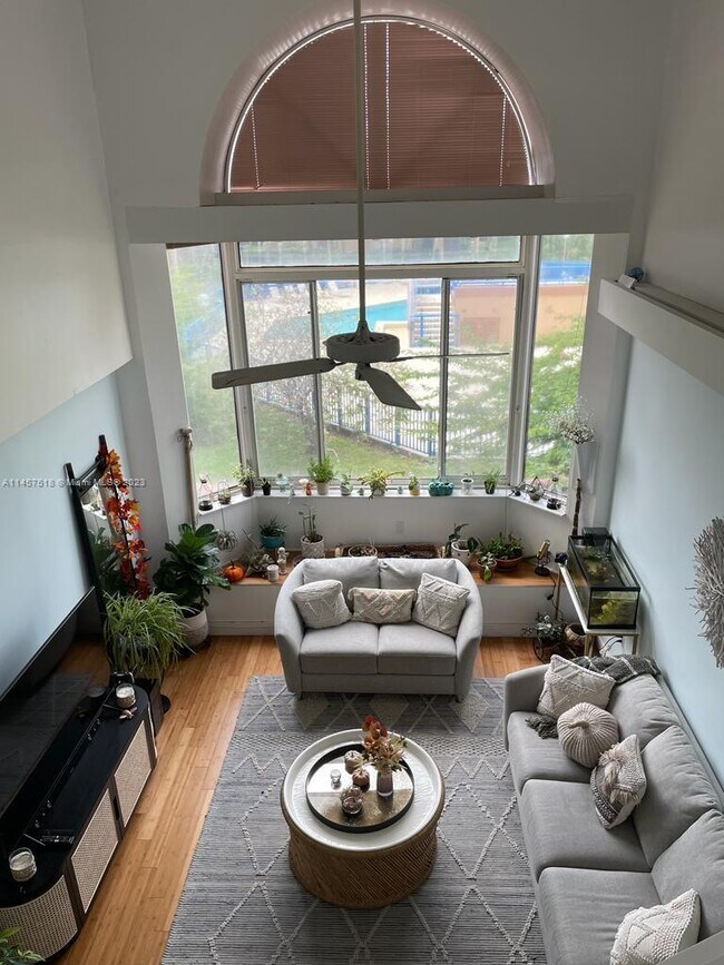 Foto del edificio - 15525 N Miami Lakeway