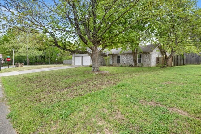 Building Photo - 2146 Loren Cir