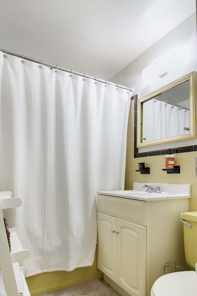 Building Photo - 65 W 85th St