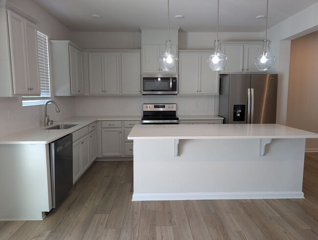 Building Photo - Elegant, Move In ready townhome located in...