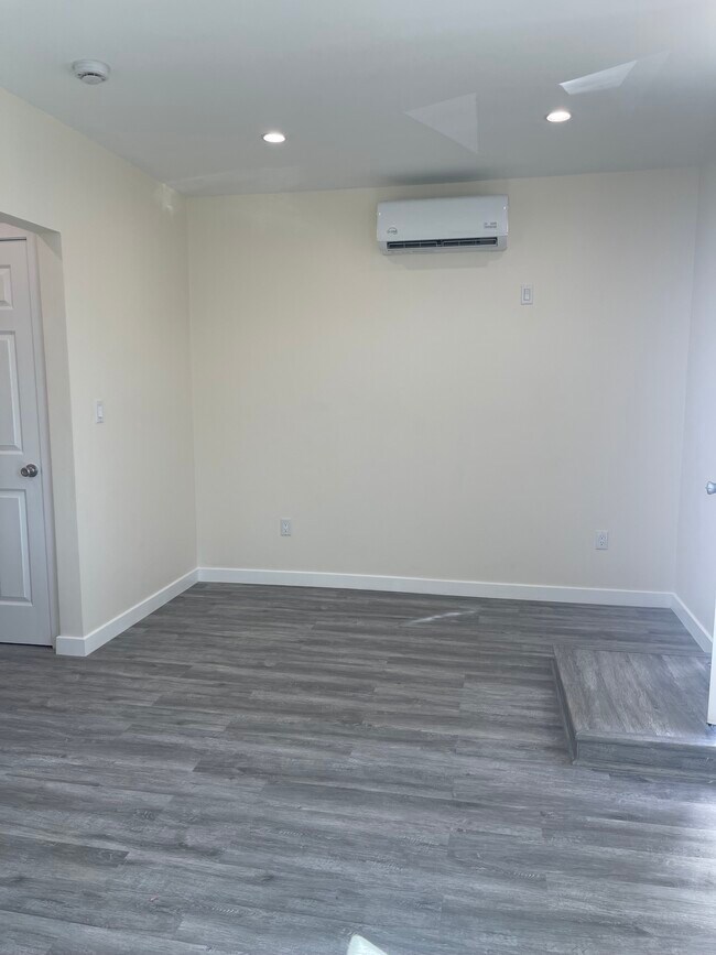 Foto del edificio - 11151 Babbitt Ave