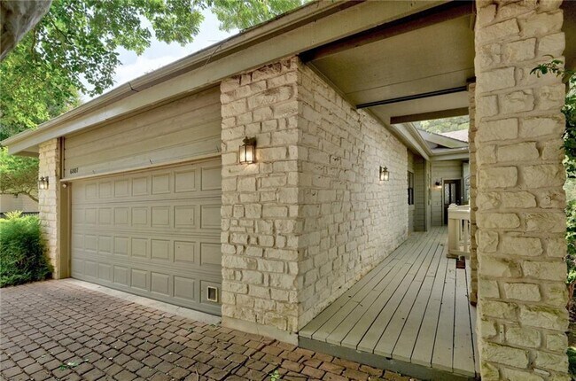 Building Photo - 6807 Cougar Run