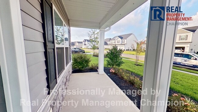 Former Model Home in Popular Grayson Park - Former Model Home in Popular Grayson Park