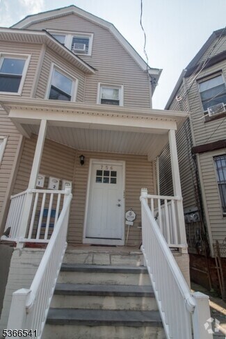 Building Photo - 756 S 17th St
