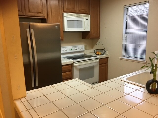 Kitchen - 538 Ironwood Ter