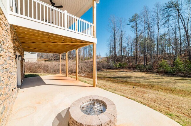 Building Photo - 102 Beech Tree Ln