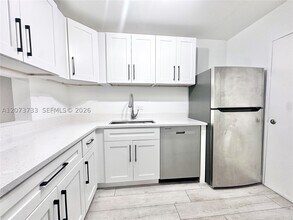 Building Photo - 6890 N Kendall Dr