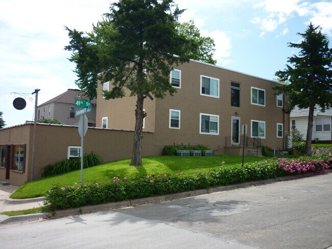 Building Photo - 801 S 49th St
