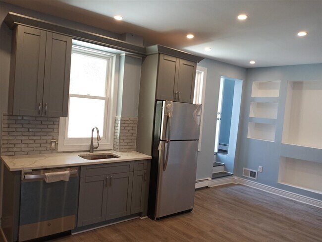 Building Photo - 578 West Side Ave