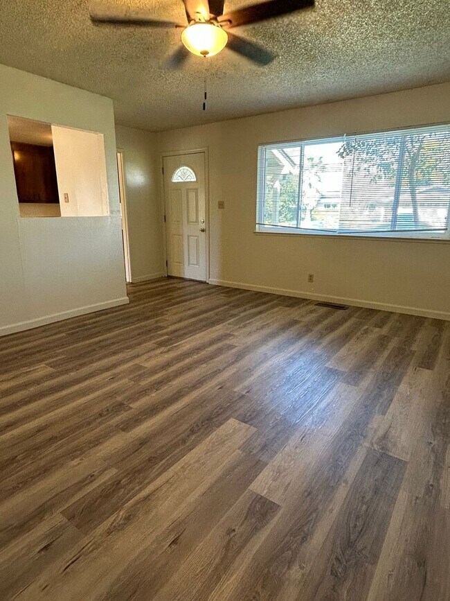 Foto del edificio - 5 Jasper Dr