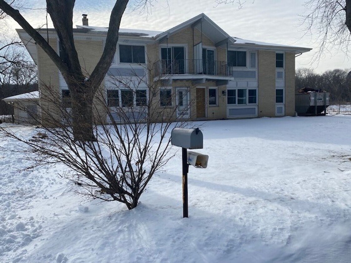 Primary Photo - 10301-10303 W Fisher Parkway
