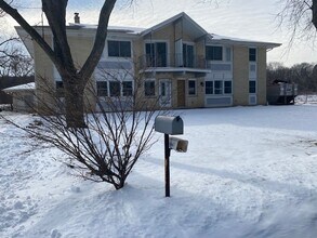 Building Photo - 10301-10303 W Fisher Pkwy