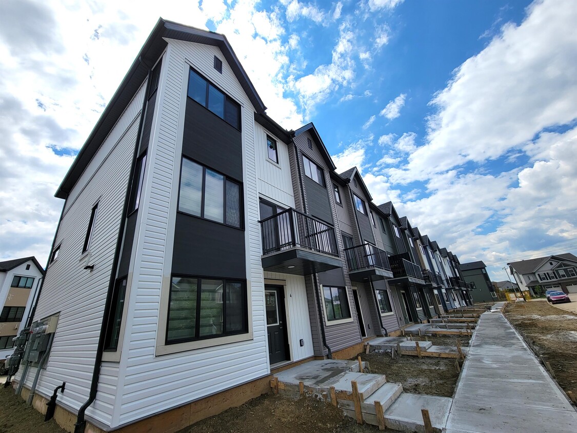 20352035 Chalmers Way SW Unit 13 Showsuite, Edmonton, AB T6W 2G1