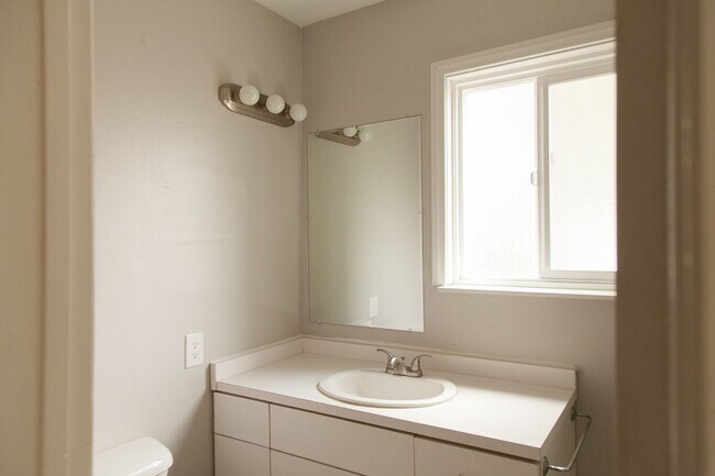 Foto del edificio - 1133 Laurel Ln