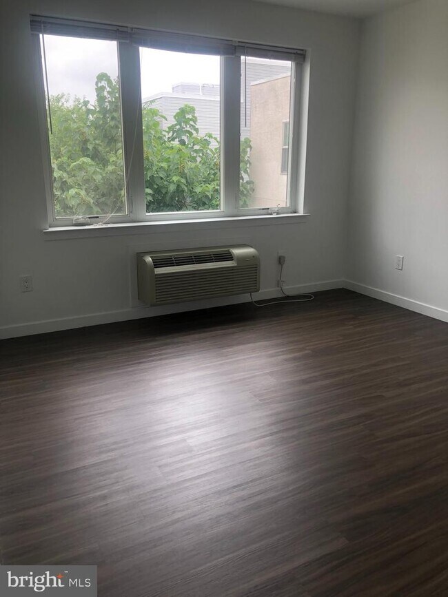 Foto del edificio - 1627 W Montgomery Ave