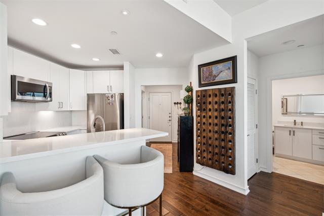 Building Photo - 500 Throckmorton St