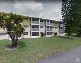 Building Photo - 20200 NE 27th Ct