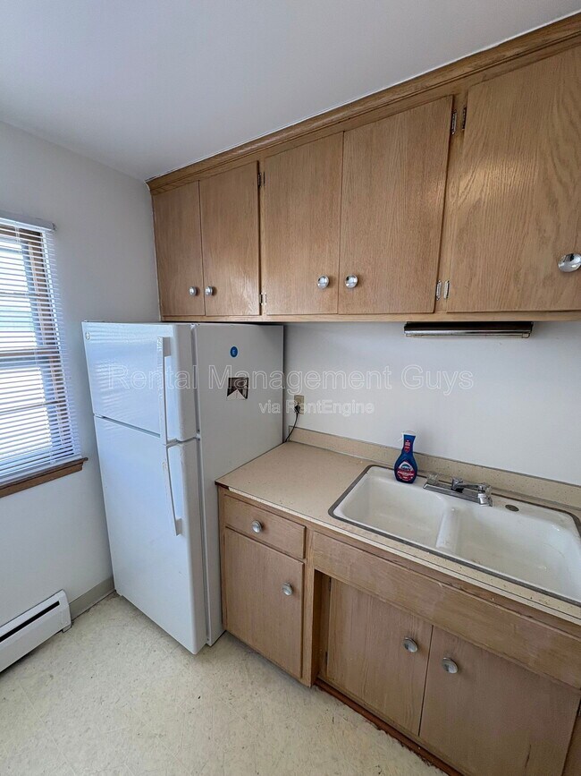 Building Photo - 496 Front St