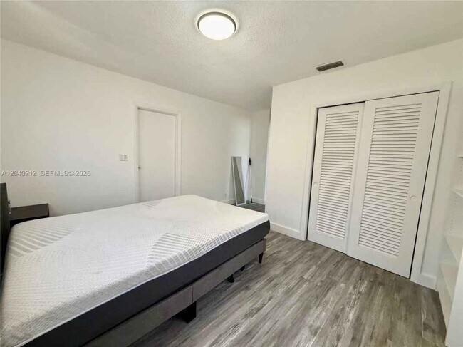 Foto del edificio - 730 SW 5th Ave