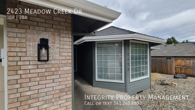 Building Photo - 2423 Meadow Creek Dr