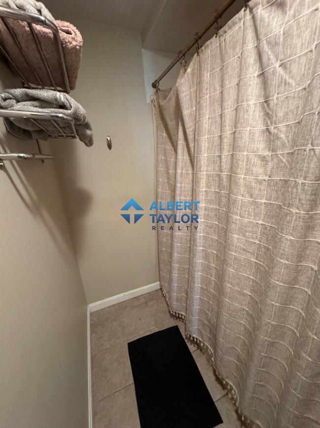 Building Photo - 101 Heath St