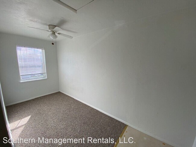 Building Photo - 2 br, 1 bath House - 424 S. Pine St. Apt D