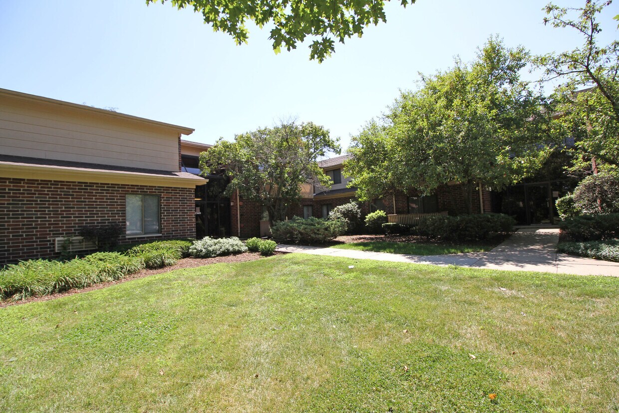 Primary Photo - 33601 N Royal Oak Ln