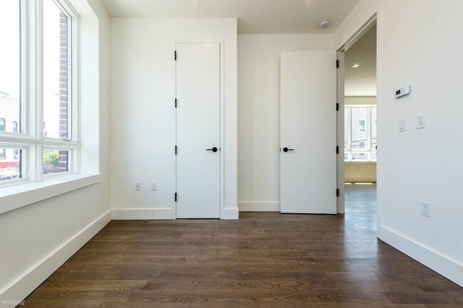 Building Photo - 164 Central Ave